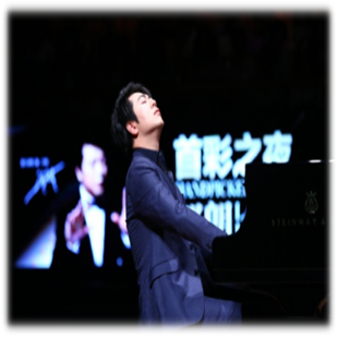 “首彩之夜•郎朗与钢琴家朋友们的音乐会”在深圳音乐厅举行。